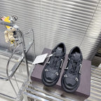 V - SNEAKERS