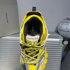 B - SNEAKERS