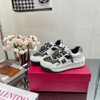 V - SNEAKERS