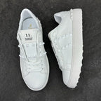 V - SNEAKERS