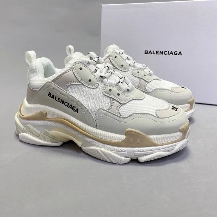 B - SNEAKERS