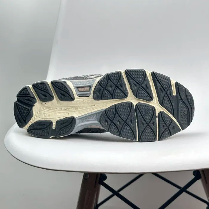 A - SNEAKERS