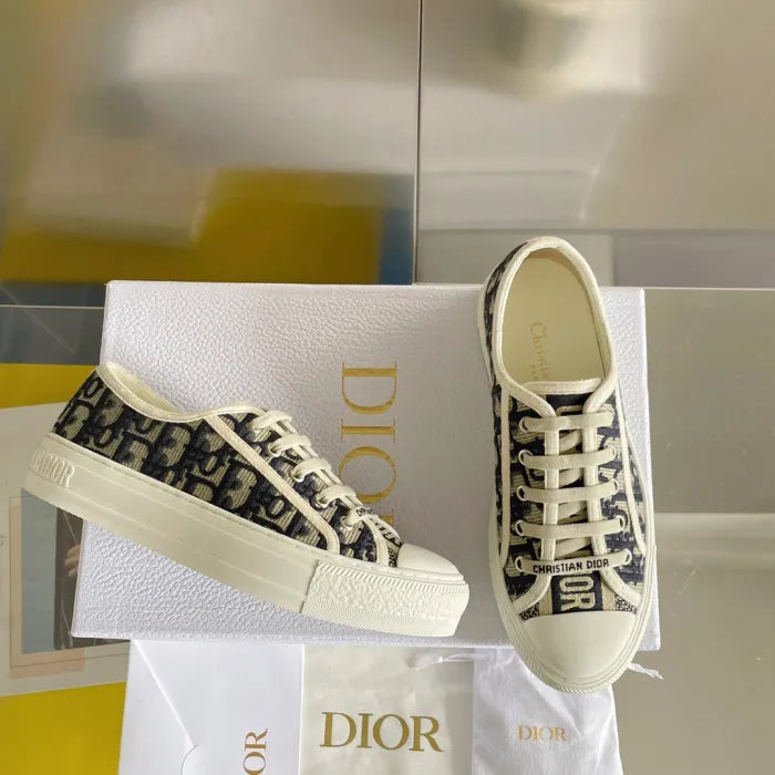D - SNEAKERS