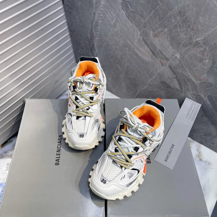 B - SNEAKERS