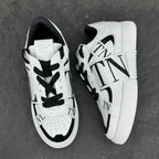 V - SNEAKERS