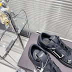V - SNEAKERS