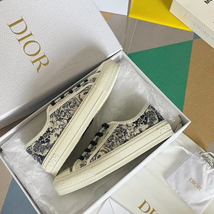 D - SNEAKERS