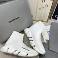 B - SNEAKERS