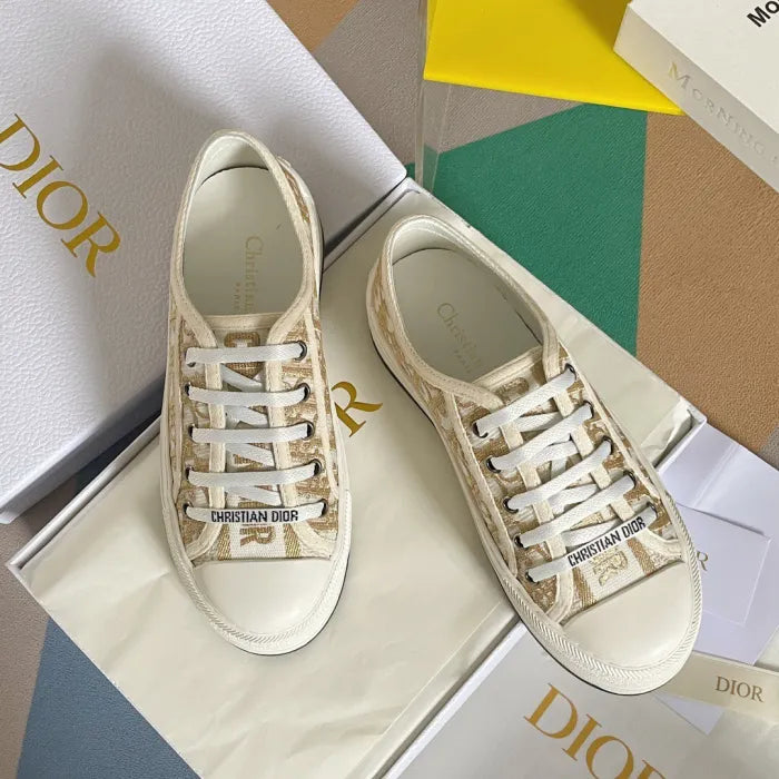 D - SNEAKERS