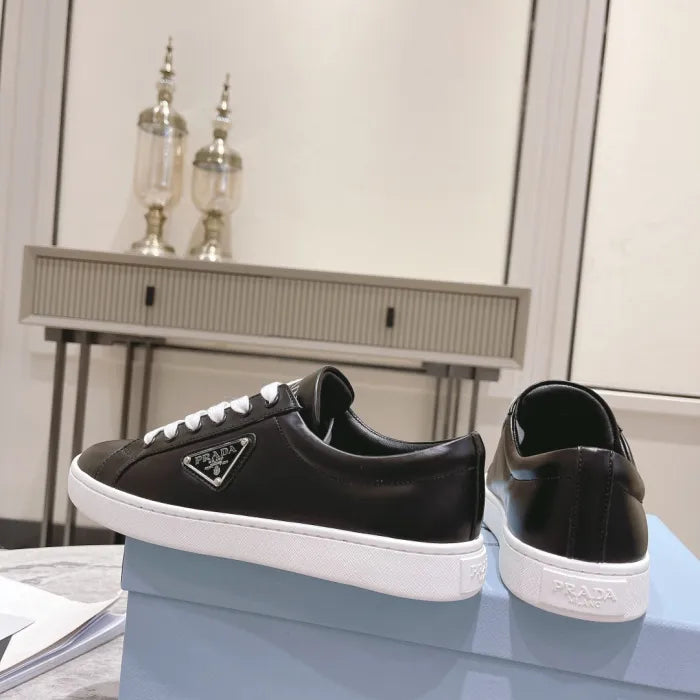 P - SNEAKERS