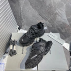 B - SNEAKERS
