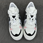 V - SNEAKERS