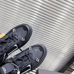 V - SNEAKERS