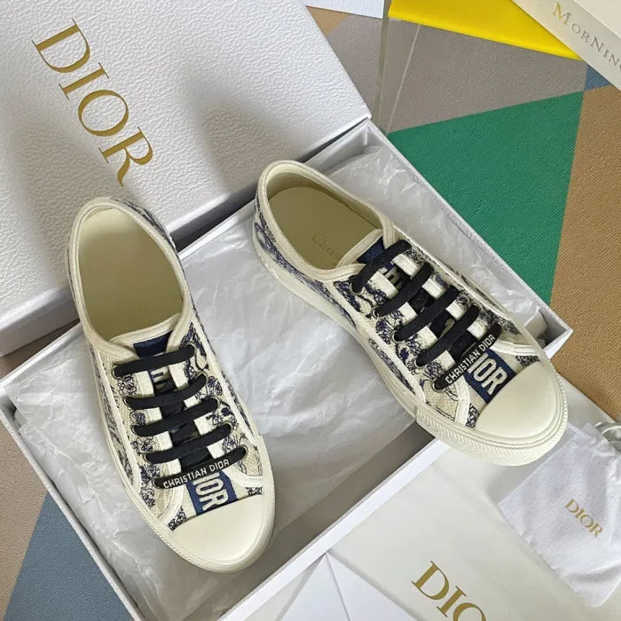 D - SNEAKERS