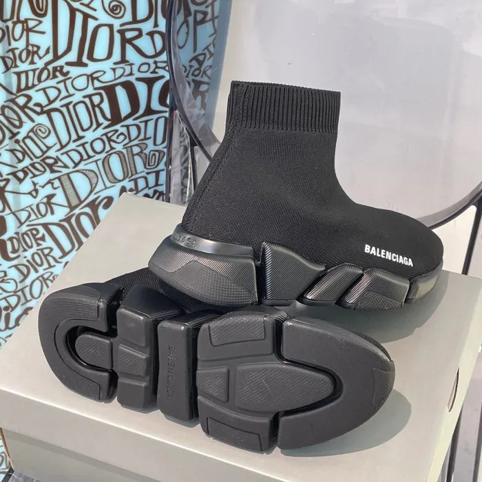 B - SNEAKERS