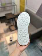 A - SNEAKERS