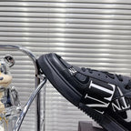 V - SNEAKERS