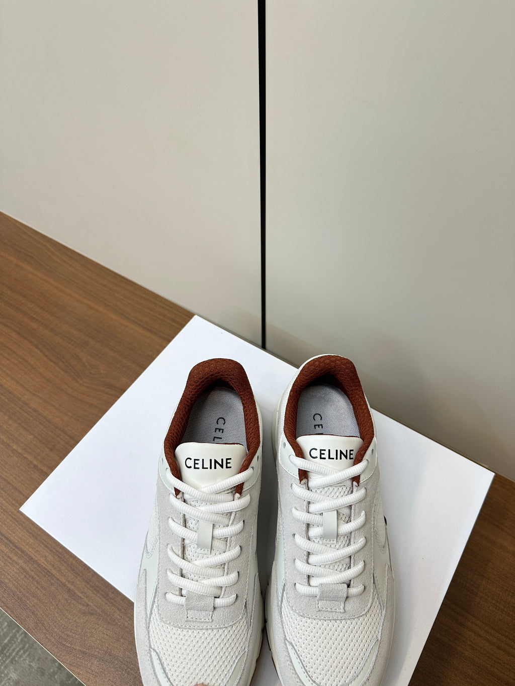 S-Sneakers