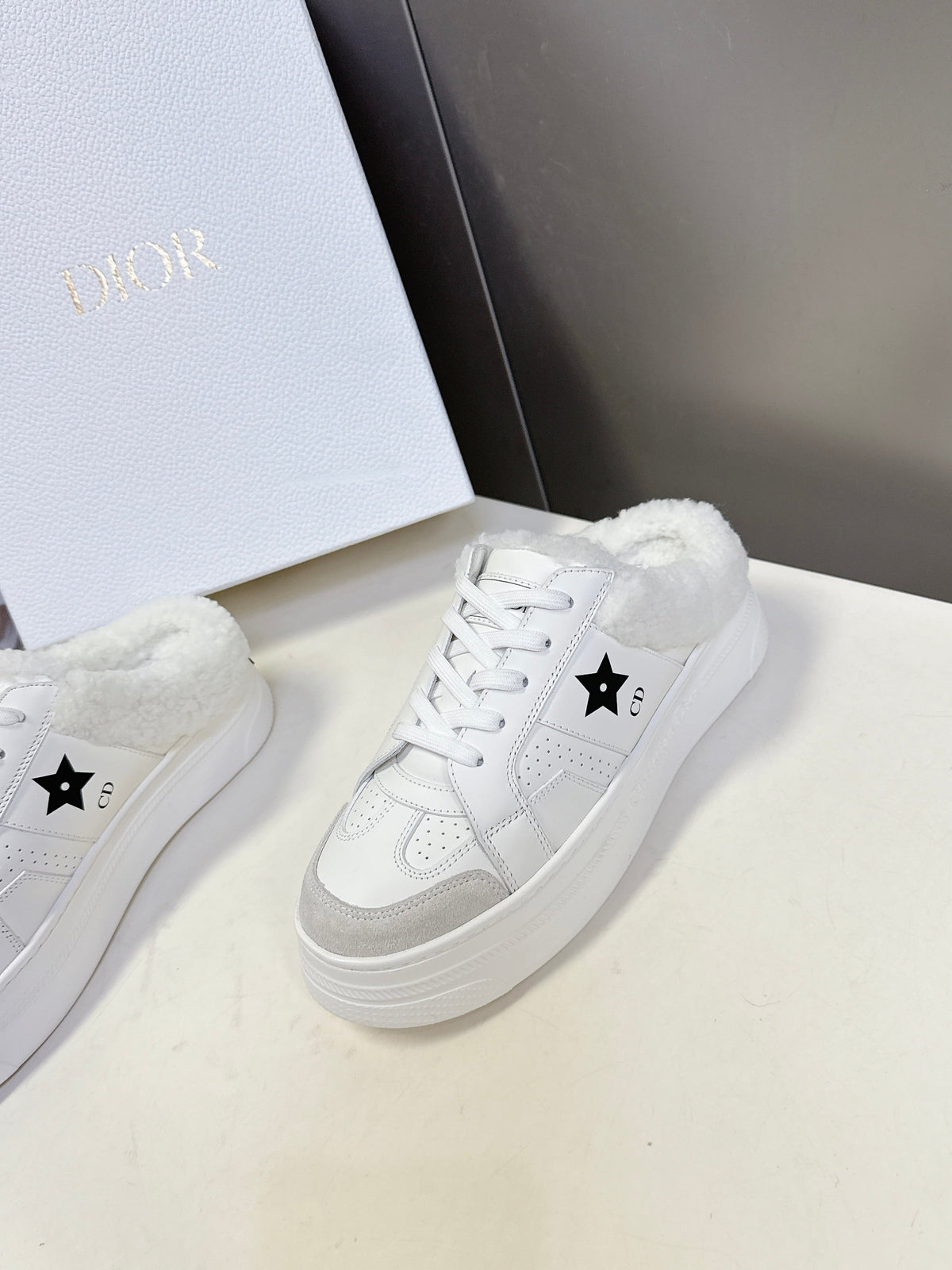 D-Sneakers