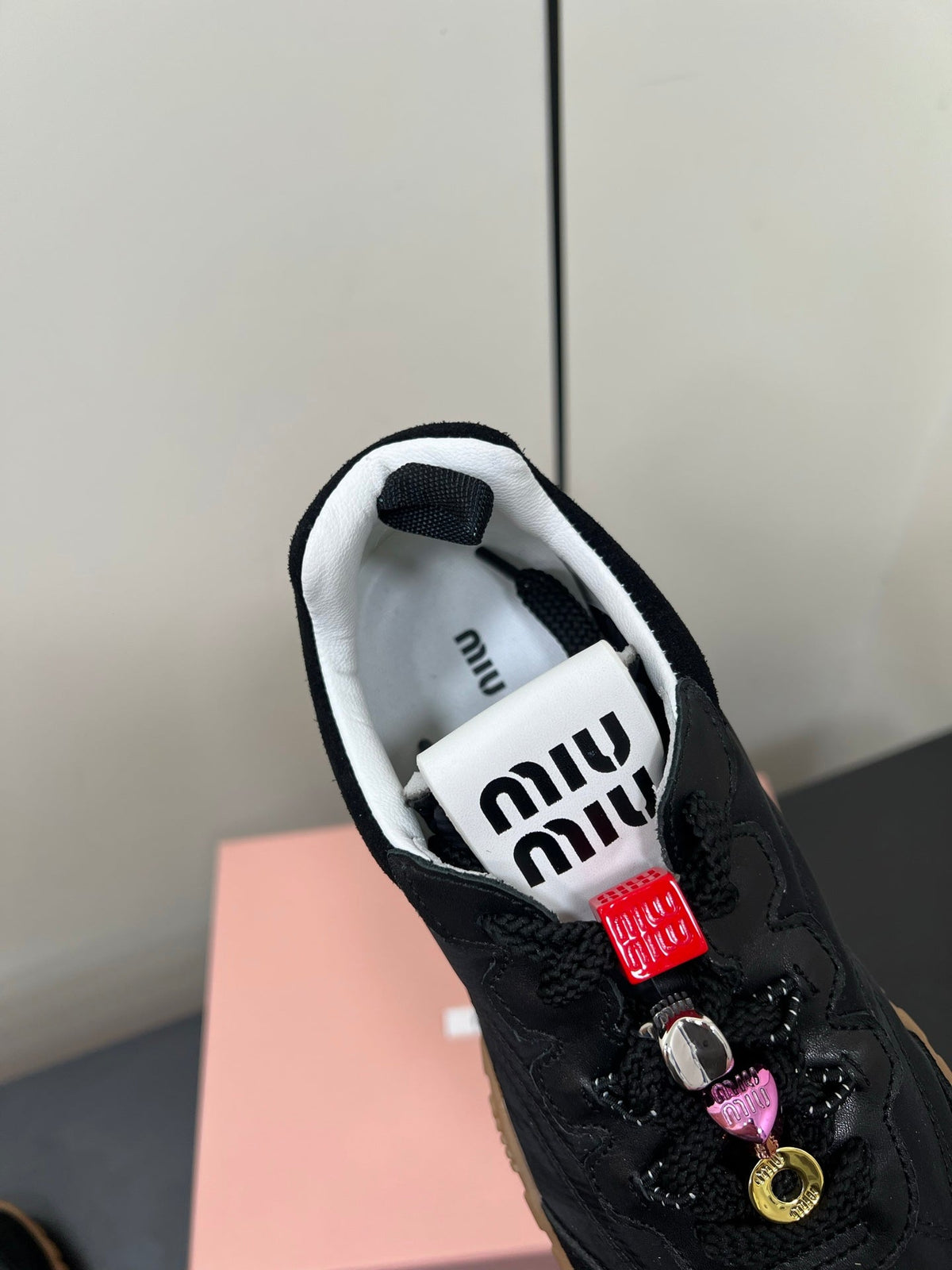 M-Sneakers