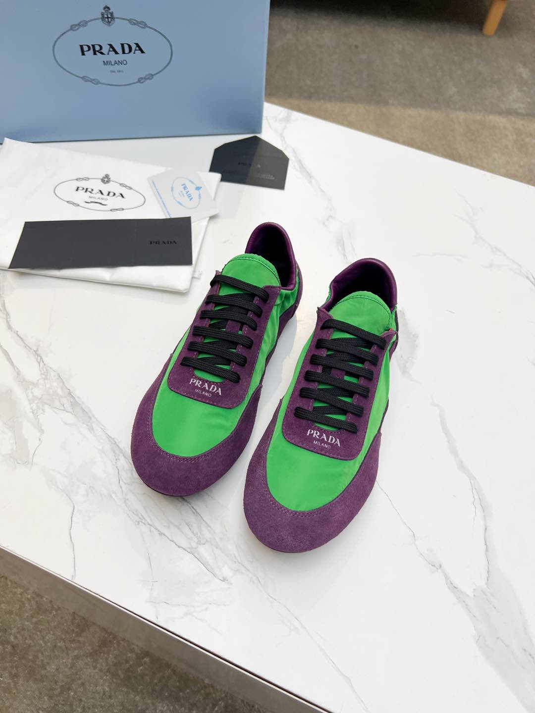 P-Sneakers
